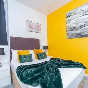 One Bedroom Flat I Walking Distance To Station Apartment Brighton