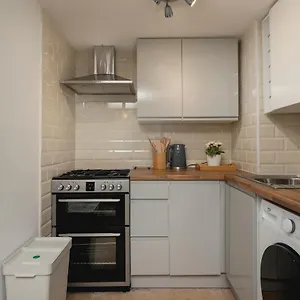 Lovely 2br Ap Just Moments Away From Apartment Brighton