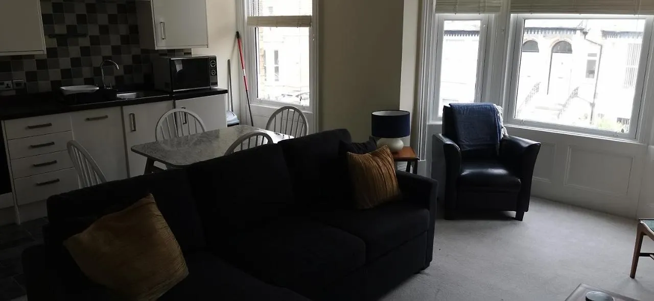 סקארבורו 13 Princess Royal Terrace דירה